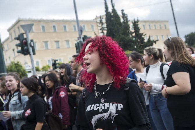 Yunanistan'da lise öğrencileri polisle çatıştı