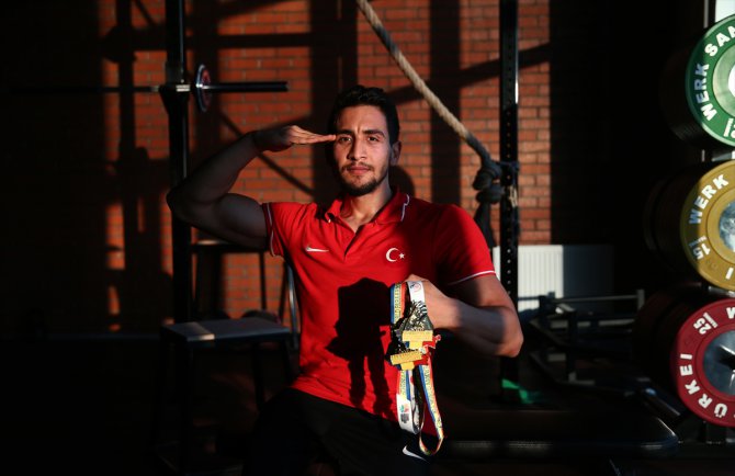 "Demir bilek" Fatih, 7 yıllık spor hayatına 25 madalya sığdırdı