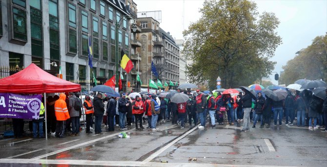 Brüksel'de kamu çalışanlarından grev