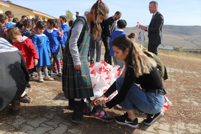 Bursa'dan Ağrı'daki köy çocuklarını ısıtan yardım