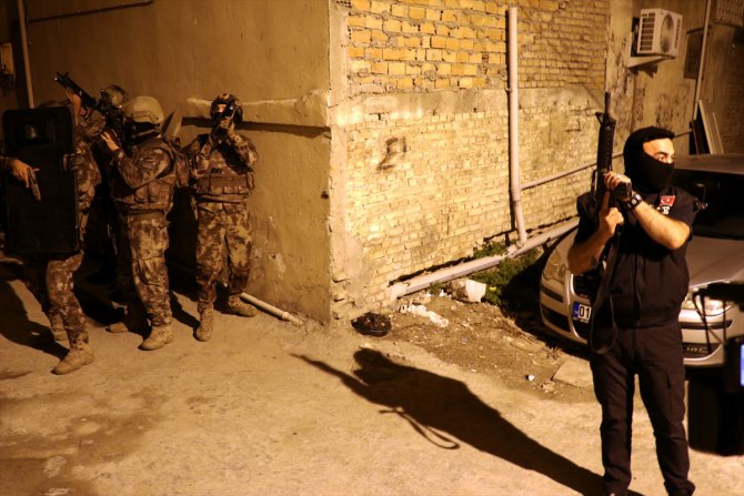 GÜNCELLEME - Adana'da DEAŞ ve El Kaide'ye yönelik operasyonda 9 kişi yakalandı