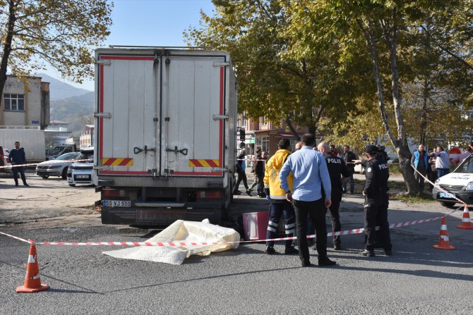 Samsun'da kamyonla çarpışan motosikletin sürücüsü öldü