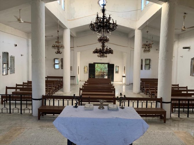 Teröristlerin zarar verdiği Tel Abyad’daki Ermeni Kilisesi onarılıyor
