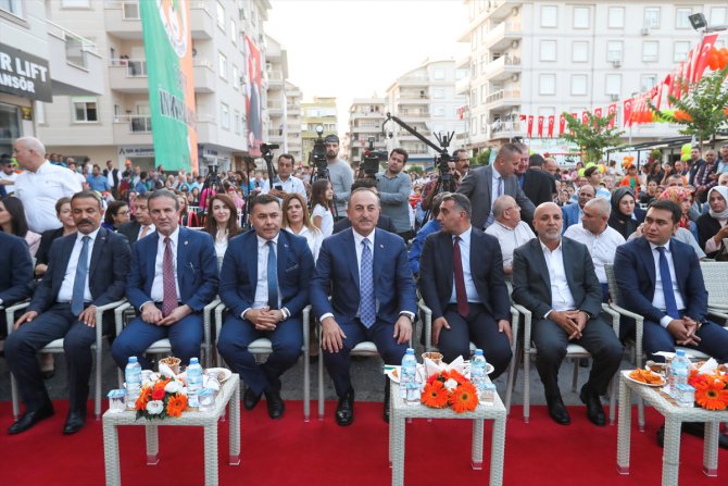 Dışişleri Bakanı Mevlüt Çavuşoğlu: "Artık ırkçılık spor sahalarına inmeye başladı"