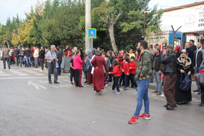 Kocaeli'de bahçesindeki prefabrik yanan okul tatil edildi