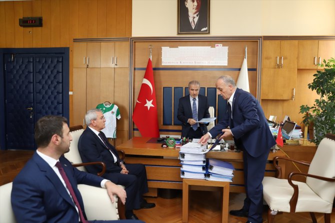 Türk-İş'ten Naci Bostancı'ya "yeni vergi düzenlemesi" ziyareti