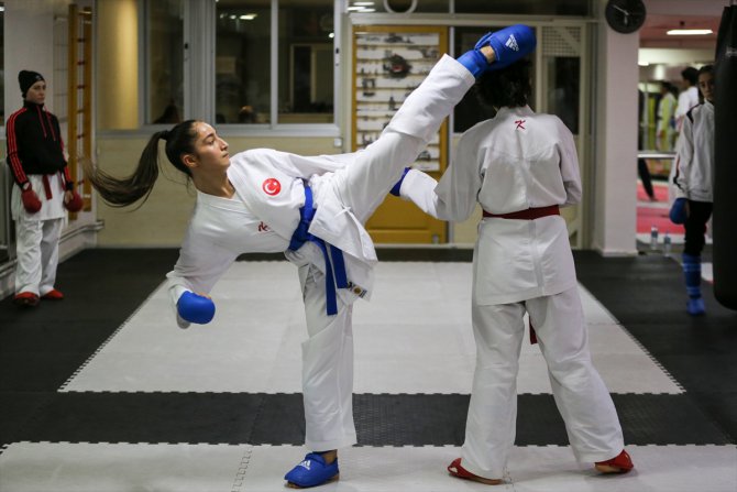 Genç karateciler Diyarbakır'da şampiyonluk için ter dökecek