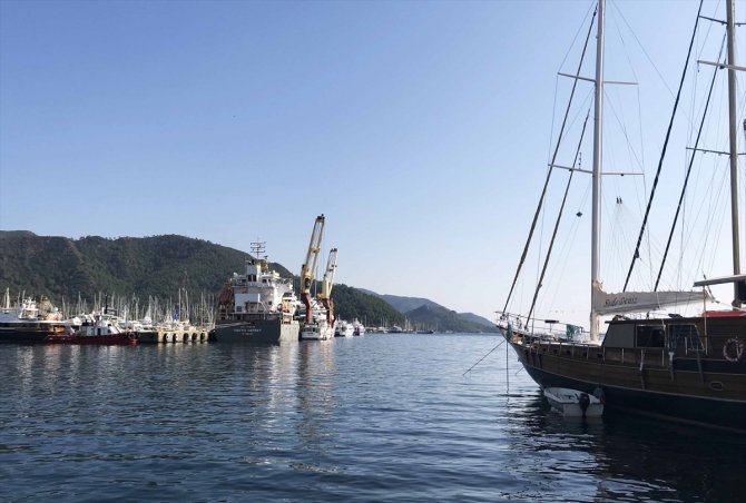 Marmaris'teki lüks motoryatlar kargo gemisiyle İstanbul'a gönderildi