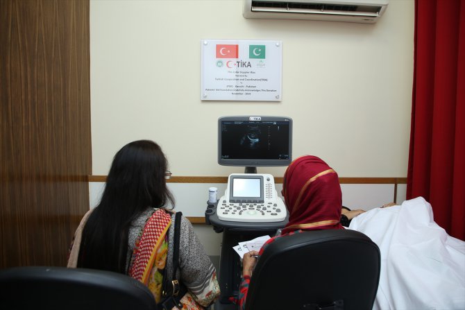 TİKA'dan Pakistan'ın en büyük hastanesine son teknoloji ultrason servisi