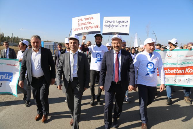 Erzurum'da öğrenciler ve sağlıkçılar diyabete dikkati çekmek için yürüdü