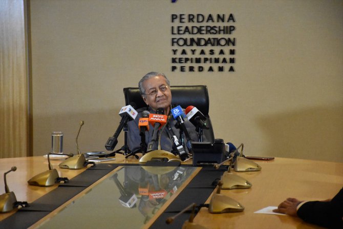 Malezya Başbakanı Mahathir: "Televizyon kanalı projesi somut bir adımdır"