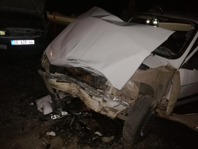 Gaziantep'te iki otomobil çarpıştı: 10 yaralı