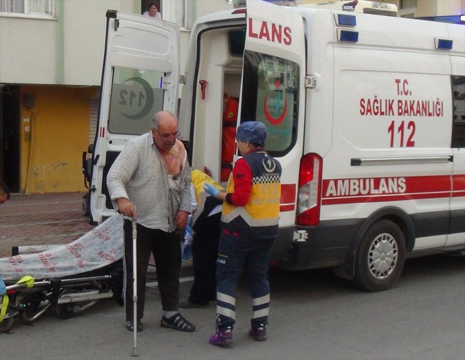 Antalya'da cebine koyduğu sönmemiş çakmakla gömleği yanan engelli yaralandı