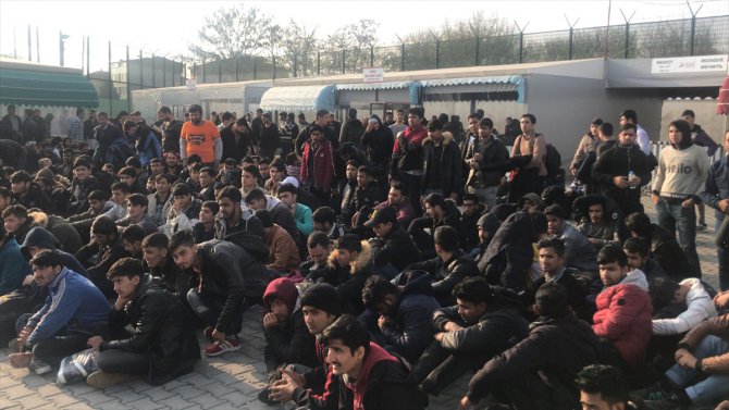 Edirne'de tırın dorsesinde 117 düzensiz göçmen yakalandı