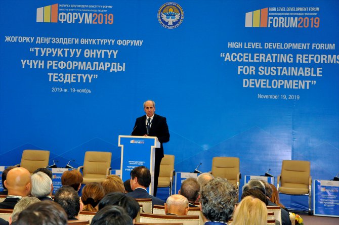 Kırgızistan reformları hızlandırmak için destek arıyor