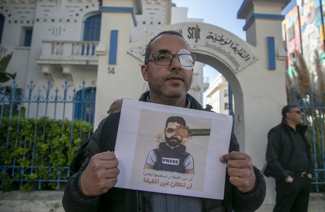 İsrail saldırısında gözünü kaybeden Filistinli gazeteciye Tunuslu meslektaşlarından destek