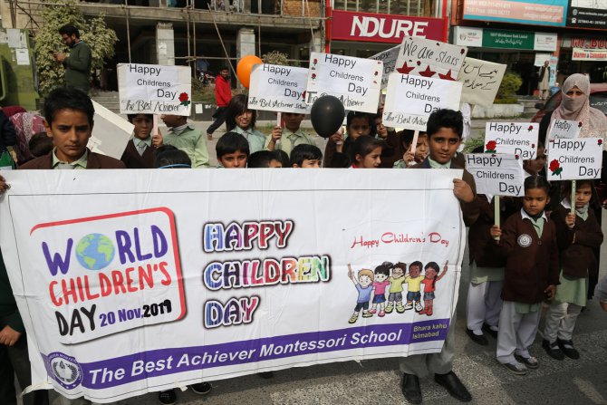Pakistanlı çocuklar, istismara ve çocuk işçiliğine dikkat çekmek için yürüdü