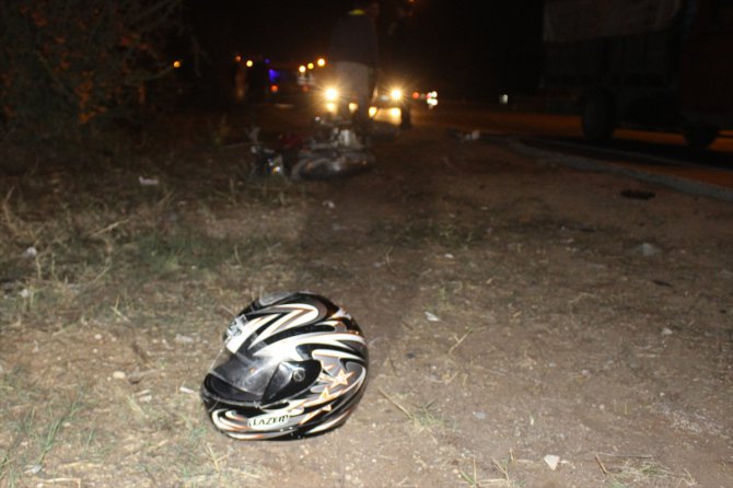 Adana'da otomobil ile motosiklet çapıştı: 2 yaralı