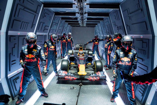Red Bull takımından yer çekimsiz ortamda "pit stop" rekoru