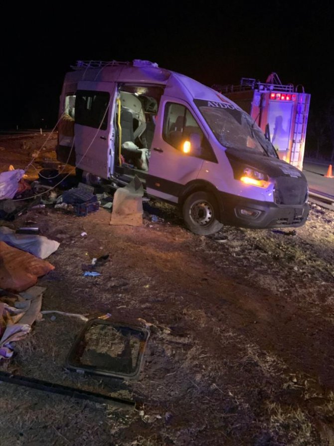 Yozgat'ta minibüs devrildi: 16 yaralı