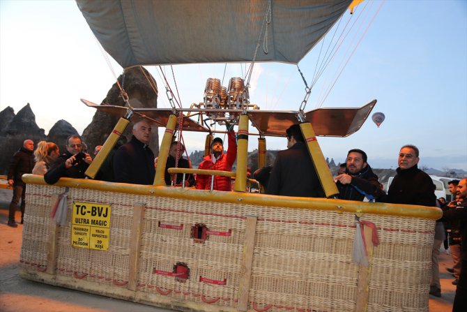 Kültür ve Turizm Bakanı Ersoy, Kapadokya'yı gökyüzünden seyretti