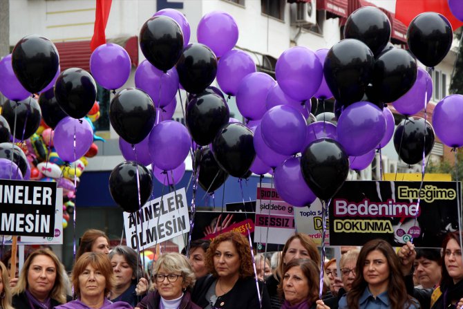 Kadına şiddetle mücadele için "mor ve siyah balonlar" uçuruldu