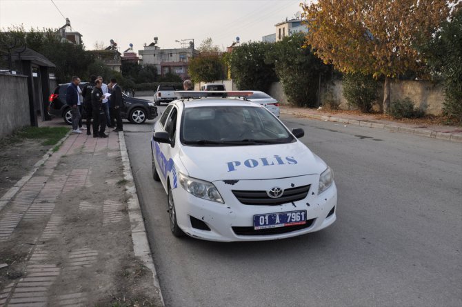 Adana'da kaldırımda bıçaklanmış halde bulunan kadın hastaneye kaldırıldı