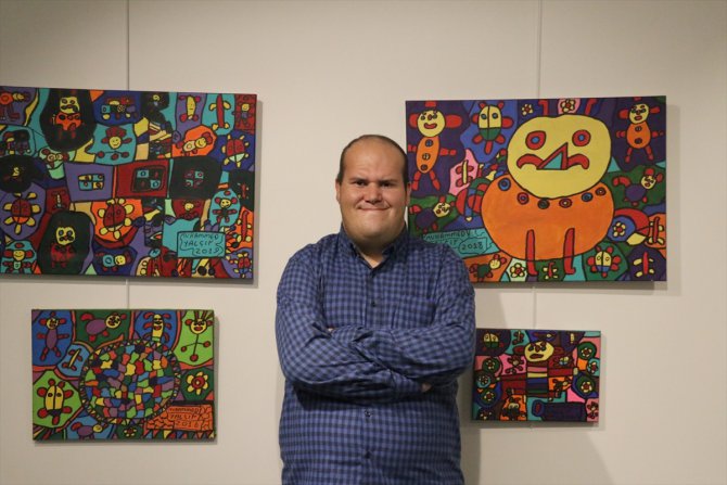 Engelli ressamın "Umut: Duvarımdaki Renkler" sergisi açıldı
