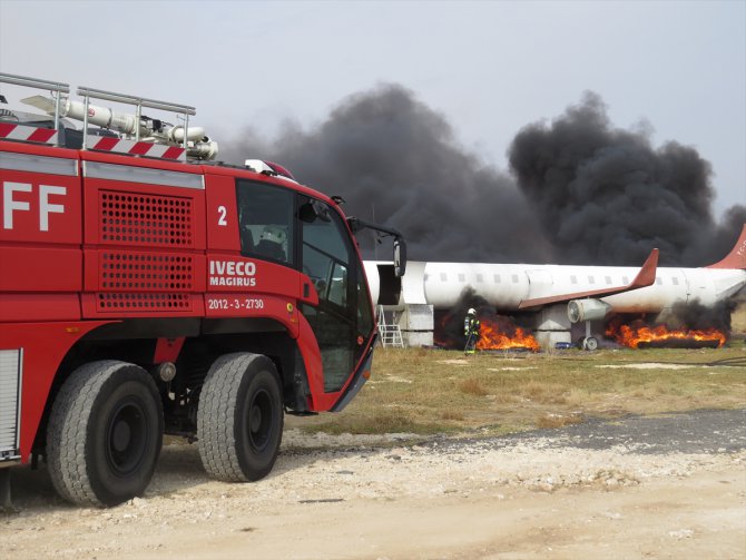 Şanlıurfa GAP Havalimanı'nda yangın tatbikatı yapıldı
