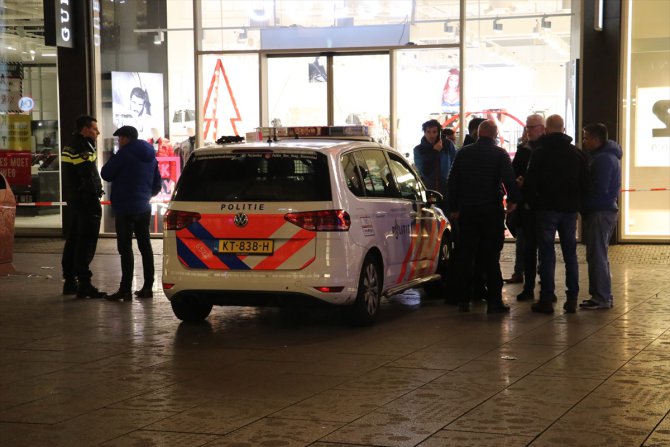 Hollanda'nın Lahey kentinde bıçaklı saldırıda yaralananlar olduğu bildirildi