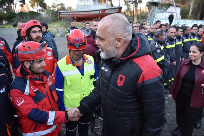 Arnavutluk Başbakanı Rama'dan arama kurtarma ekiplerine teşekkür ziyareti
