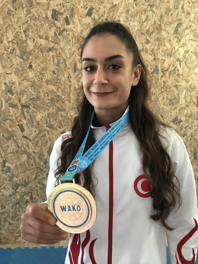 Kick boksun "Altın kızları", Dünya Şampiyonası'nda iz bıraktı