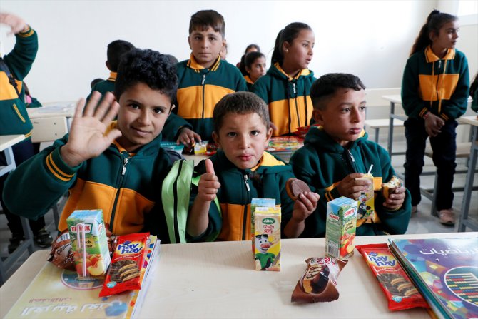 Türkiye'nin onardığı Tel Abyad'daki okul eğitime açıldı