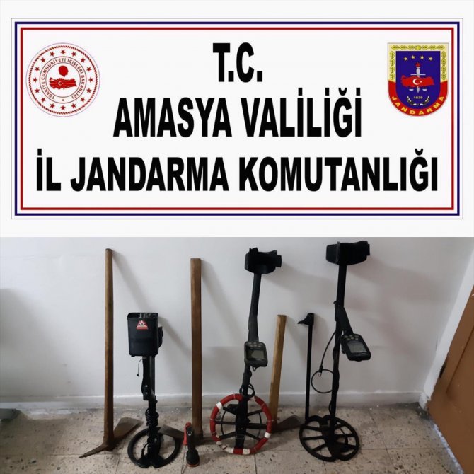 Amasya'da izinsiz kazı yaptıkları fotokapanla belirlenen 3 şüpheli suçüstü yakalandı