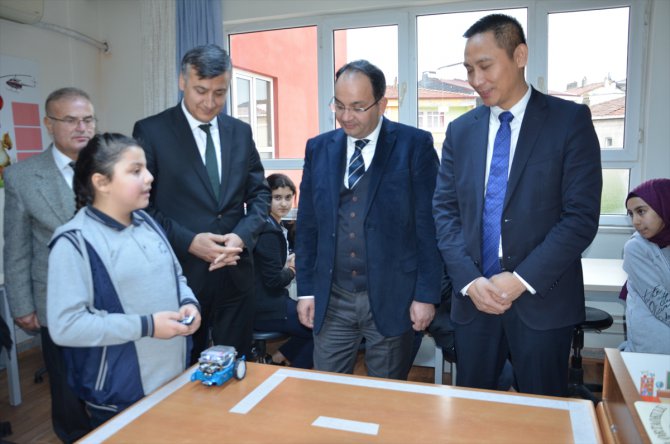 Huawei, Samsun'daki bir ortaokula 30 dizüstü bilgisayar bağışladı