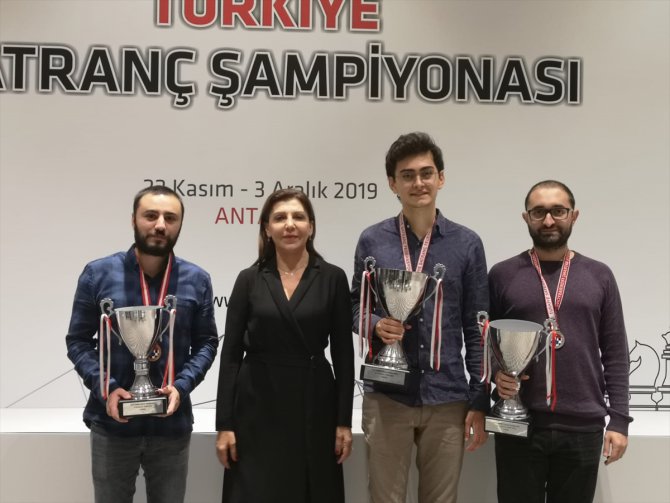 Satrançta "büyük usta" Vahap Şanal Türkiye şampiyonu oldu