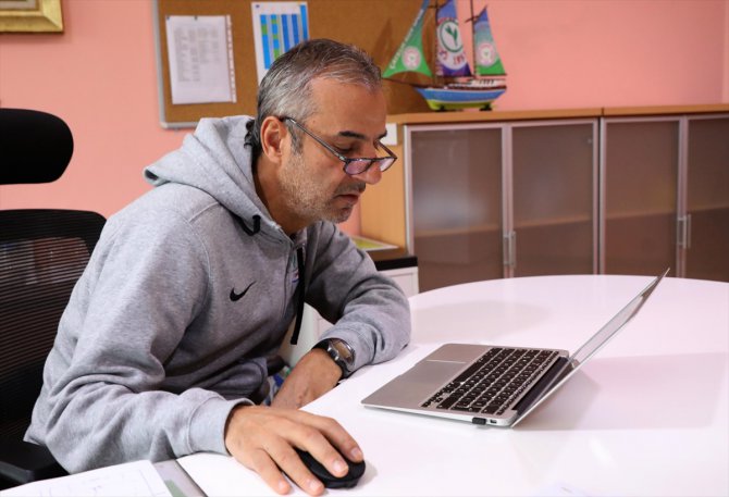 Çaykur Rizespor Teknik Direktörü İsmail Kartal AA'nın "Yılın Fotoğrafları" oylamasına katıldı