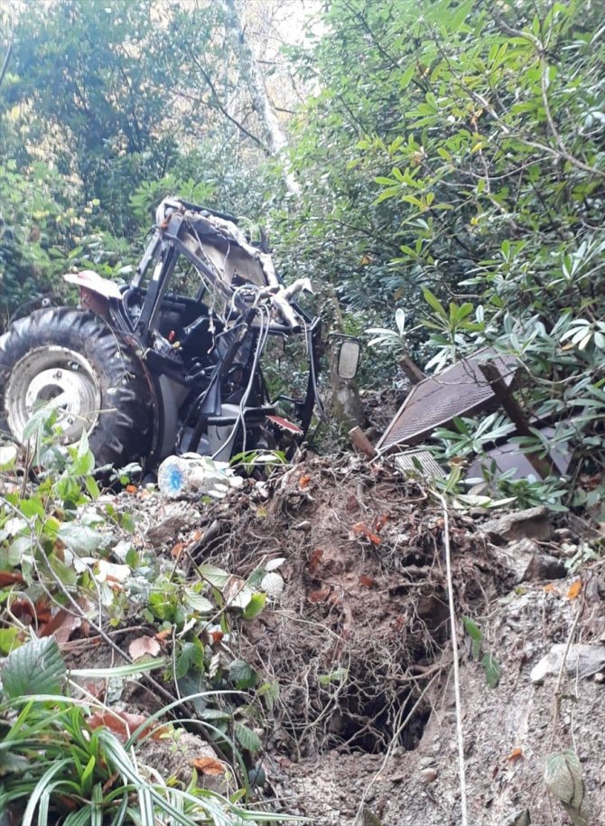 Zonguldak'ta şarampole devrilen traktörün sürücüsü öldü