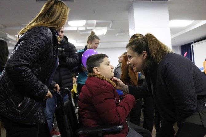 Arnavutluk'taki depremzede çocukların yüzü Türkiye ile güldü