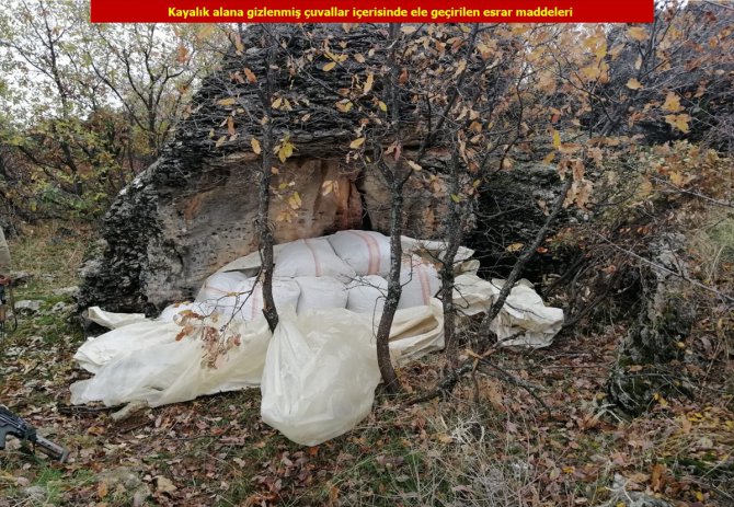 Diyarbakır'da terör operasyonunda 1 ton 36 kilogram esrar ele geçirildi