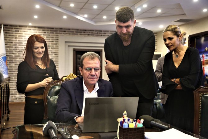 Mersin Büyükşehir Belediye Başkanı Seçer AA'nın "Yılın Fotoğrafları" oylamasına katıldı