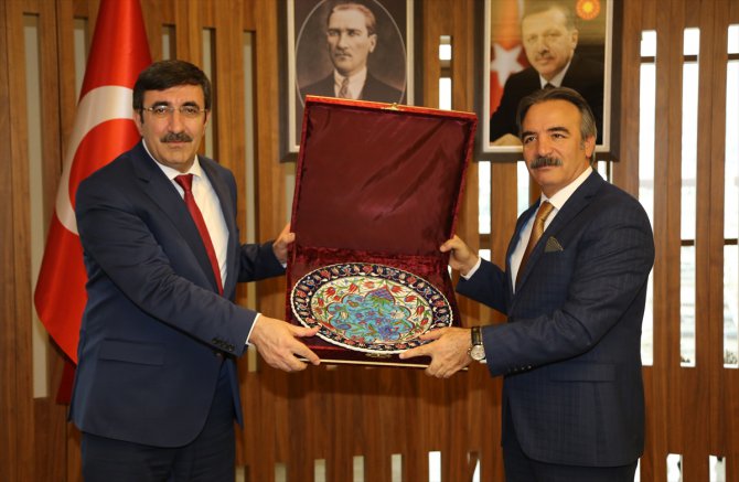 AK Parti Genel Başkan Yardımcısı Yılmaz, Nevşehir'de ziyaretlerde bulundu