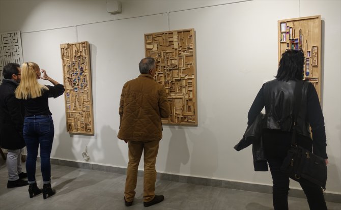 "Titreşen Katmanlar" sergisi Bağımsız Sanat Vakfı'nda açıldı