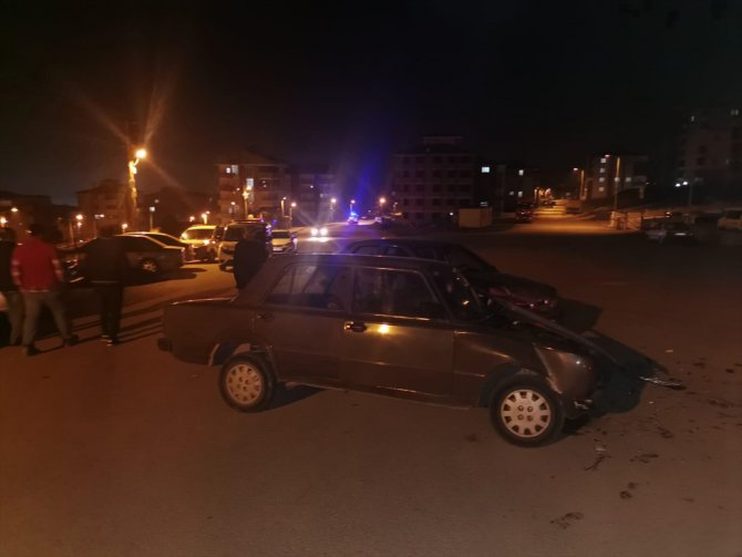 Karabük'te 2 otomobil çarpıştı: 1 yaralı