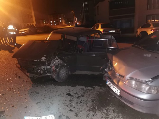 Karabük'te 2 otomobil çarpıştı: 1 yaralı