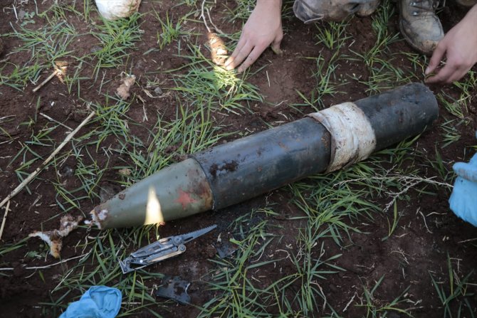 Diyarbakır'da sığınakta plastik patlayıcı ve çok sayıda silah ele geçirildi