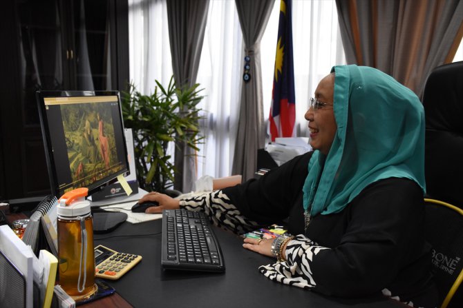 Malezyalı BERNAMA haber ajansının Üst Yöneticisi AA fotoğraflarını oyladı