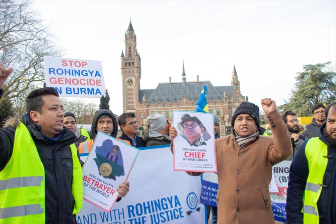 Hollanda'da Arakanlı Müslümanlardan destek gösterisi