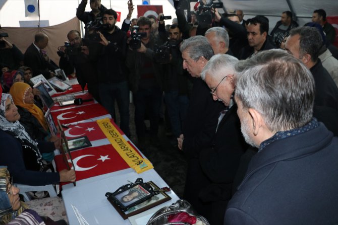 Kamu Görevlileri Etik Kurulu Başkanı Köksal Toptan "Diyarbakır anneleri"ni ziyaret etti