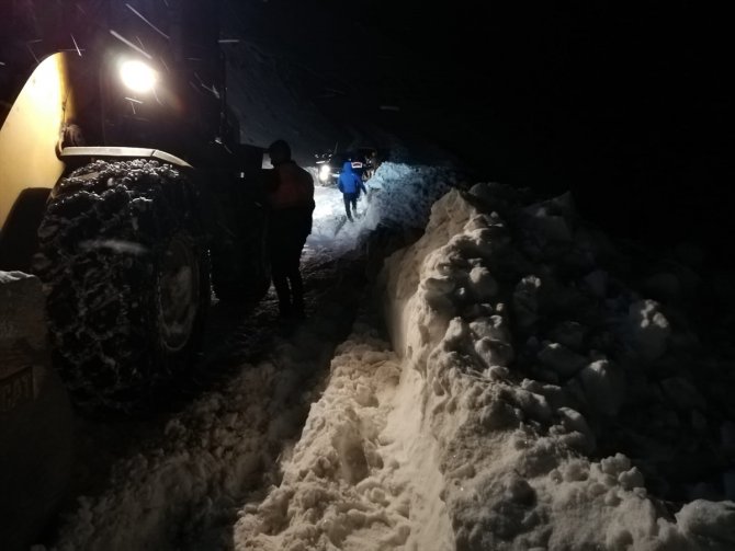 Artvin'de kar ve tipi nedeniyle yaylada mahsur kalan 2 kişi kurtarıldı